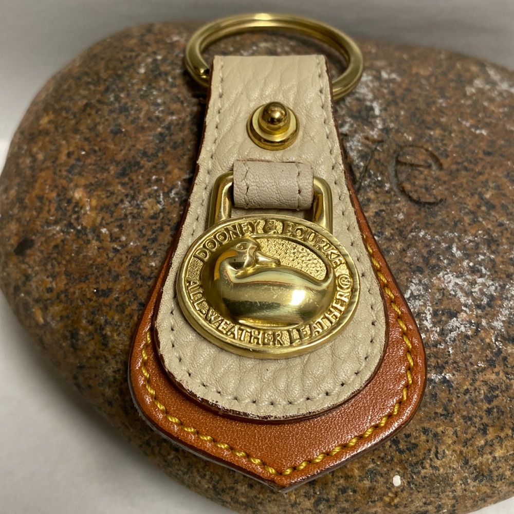 NWOT Dooney & Bourke Leather & Brass Logo Keychain